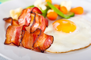 Fried egg with bacon