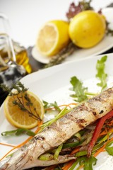 fish with vegetables and lemon