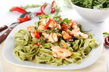 green pasta with chicken breast and red pepper