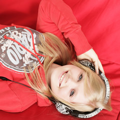 Teenager entspannt mit Musik