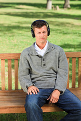 Obraz premium Relaxed man listening to some music