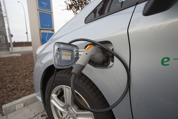 E-Mobil beim laden