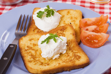 French toast with sour cream
