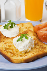 French toast with sour cream