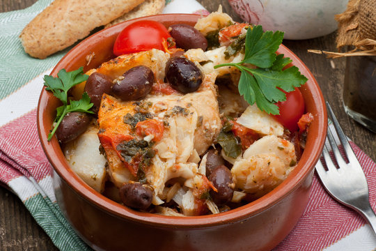 baccal&agrave; con pomodorini e olive