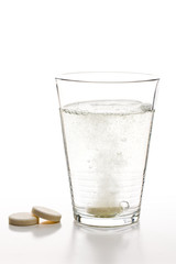 effervescent tablets and glass with water