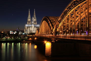 Kölner Dom bei Nacht