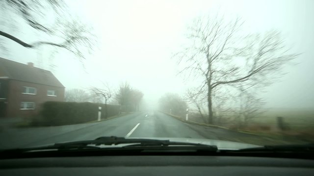 Nebel, Landstra&szlig;e, Auto