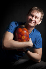 Guy with tomatoes - 30666970