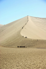 Fototapeta na wymiar Singing Sands w górę Dunhuang w Chinach
