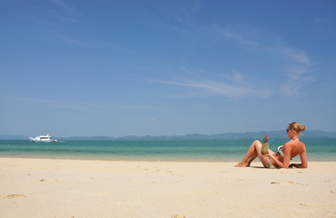 Fototapeta na wymiar Beach scene. Naka island, Thailand