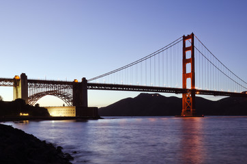 Fototapeta na wymiar Golden Gate Bridge w San Francisco o zmierzchu