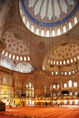 Fototapeta na wymiar The stunning interior of the Blue Mosque in Istanbul, Turkey