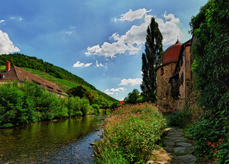 Rivière traversant Thann , Alsace (Fr)