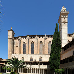 Basilique Saint-François de Palma de Majorque vue depuis le cloî © arvernho