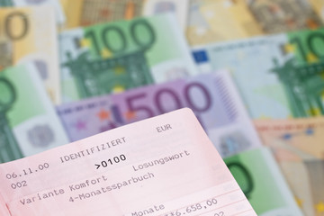 Euro Geldscheine mit Sparbuch