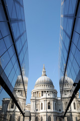 St Pauls Cathedral reflected in One New Change