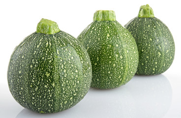 cougettes sur fond blanc