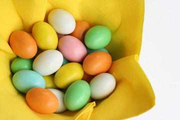 Fototapeta na wymiar uova colorate