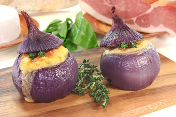 gefüllte Zwiebeln mit Ziegenkäse