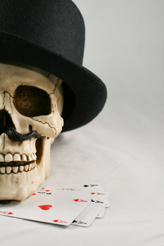 Spielsucht - Totenkopf - Asse