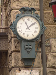 vecchio orologio pubblico