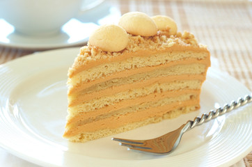 Caramel medovik cake