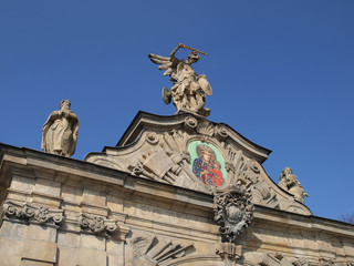 Fototapeta na wymiar Brama do sanktuarium na Jasnej Górze w Częstochowie, fragment