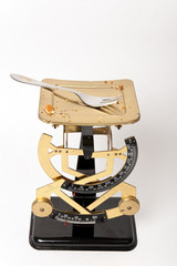 Waage mit Kuchengabel