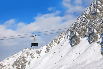Fototapeta na wymiar Gondola on cable on mountain resort