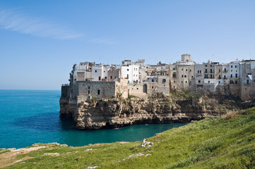 Fototapeta na wymiar Panoramiczny widok Polignano a Mare. Apulia.