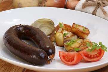 gebratene Grützwurst mit Bratkartoffeln