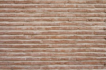 Muro aparejado con ladrillo viejo