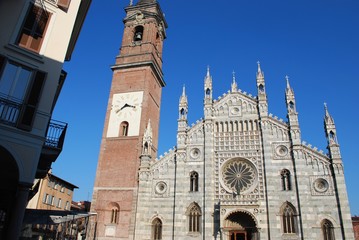 Fototapeta na wymiar Gotycka katedra i dzwonnica, Monza, Lombardia, Włochy