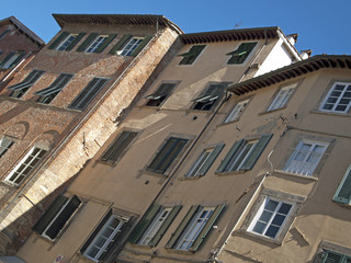 Fototapeta na wymiar Hausfassade w Lucca, Toskania, Włochy