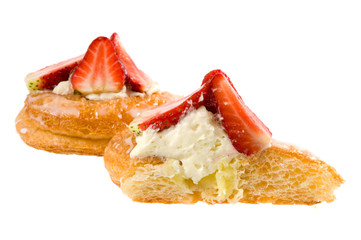 Halbiertes Plunderstück mit Erdbeeren