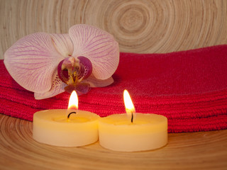 Obraz na płótnie Canvas Spa: orchid, purple towels and burning candles