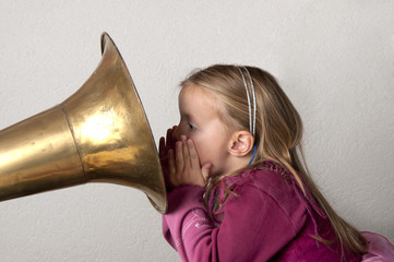 Mädchen mit Grammophon