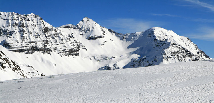 neige gel&eacute; par le froid en montagne