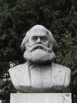 Karl Marx - B&uuml;ste - Strausberger Platz