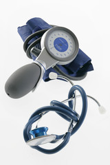 stéthoscope et tensiomètre