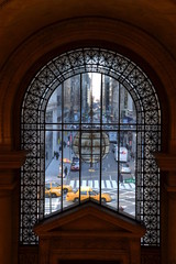 Straße durch ein Fenster gesehen, New York