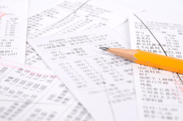 Obraz premium Pencil and receipt