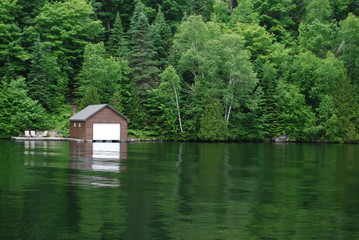 Fototapeta na wymiar Laurentians Lake in Canada