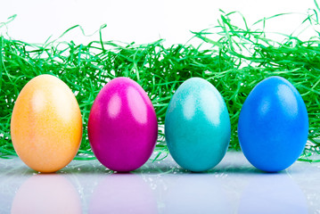 vier farbige Ostereier V2