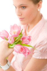 Obraz na płótnie Canvas Fashion - young romantic woman with spring tulips