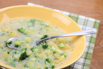 Broccoli soup with potatoes