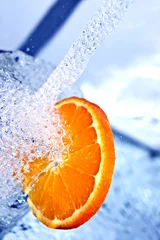  Sinaasappel in waterplons © gemini62
