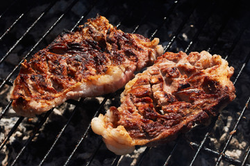 Steaks to roast on charcoals
