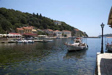 Fototapeta na wymiar Frikas Harbour na Ithaka wyspa Kephalonia w Grecji